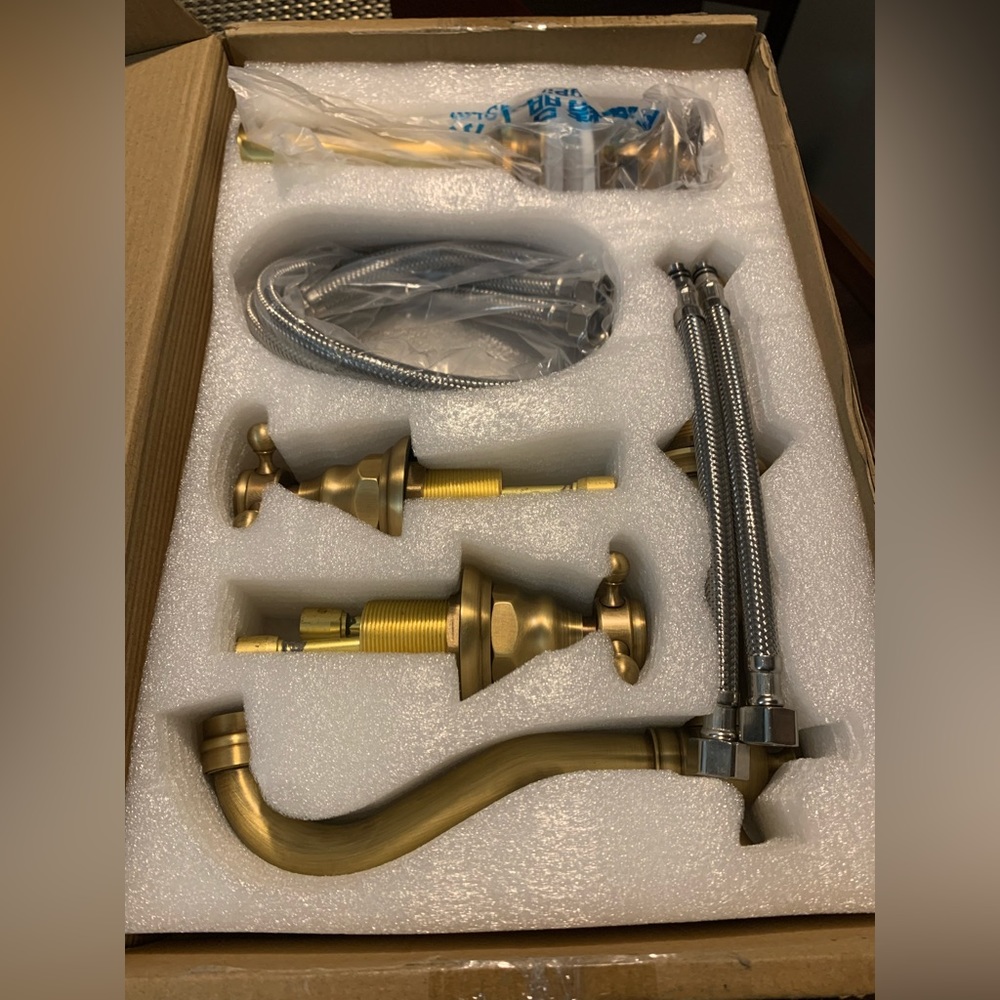 NWT bathroom faucet in antique brass - Picture 7 of 7